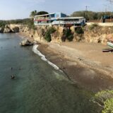 Strand met helder water op Curaçao