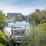Rondvaartboot op het water in Groningen