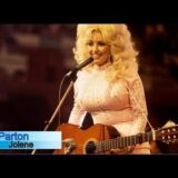Beeld uit de officiele videoclip van Jolene van Dolly Parton