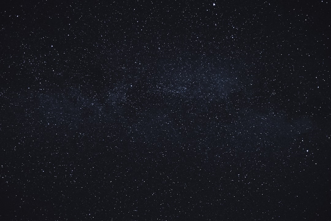 Sterrenhemel met astrologische symboliek