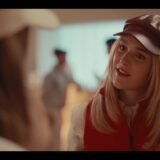 Scène uit de officiële trailer van het derde seizoen van Knokke Off op Netflix