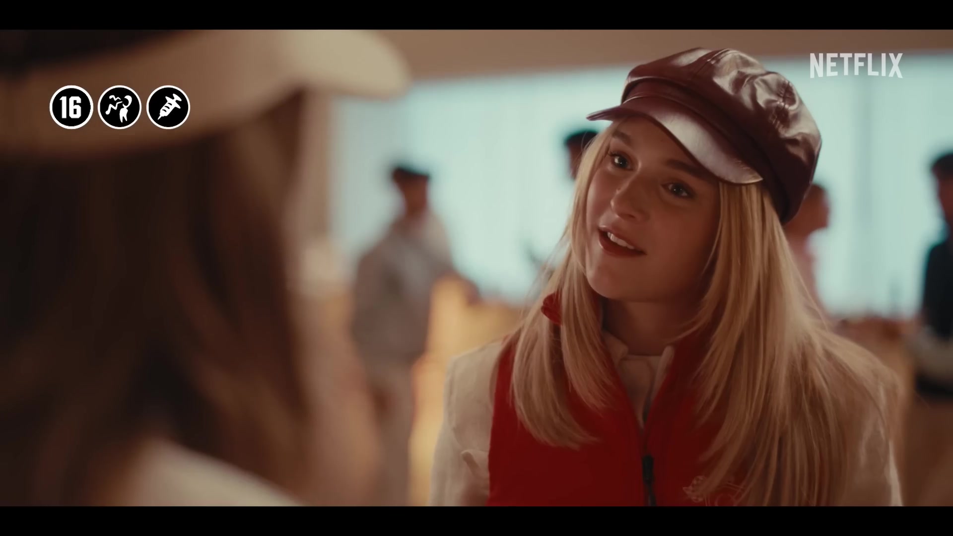 Scène uit de officiële trailer van het derde seizoen van Knokke Off op Netflix