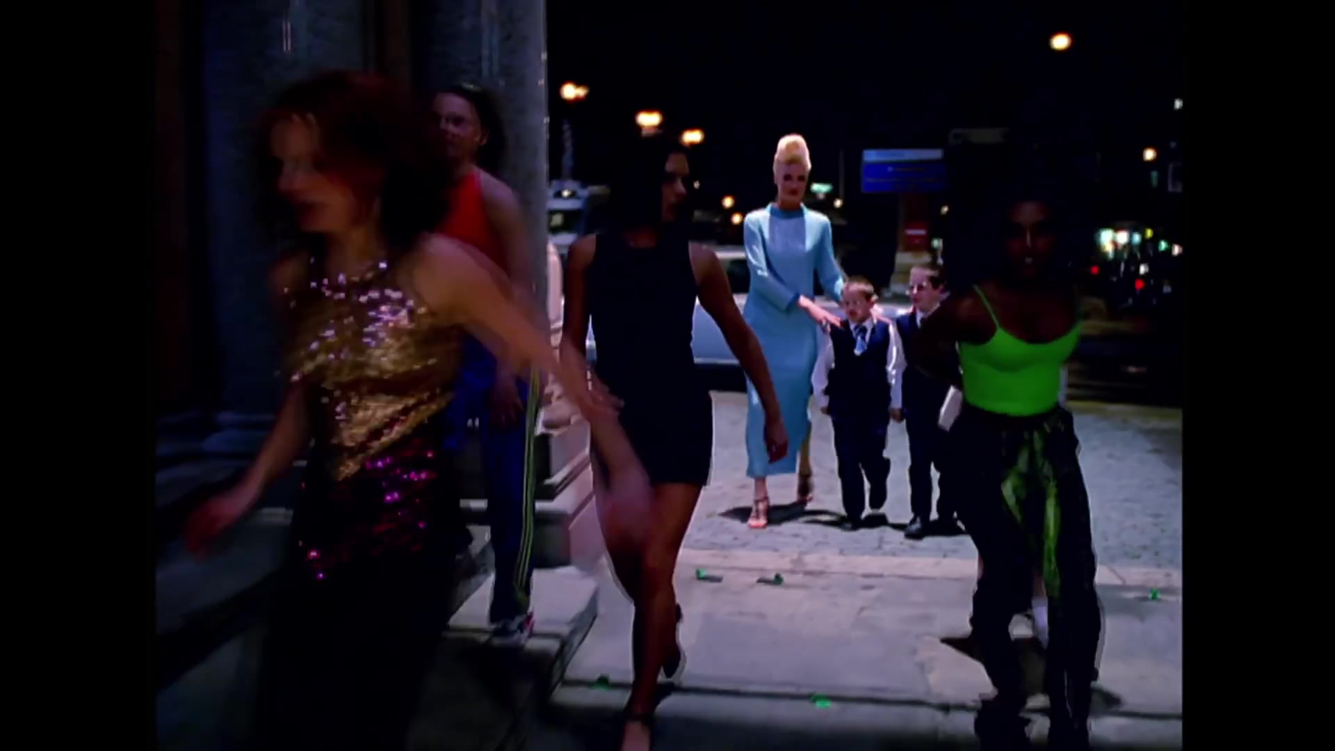 De Spice Girls in de clip van Wannabe
