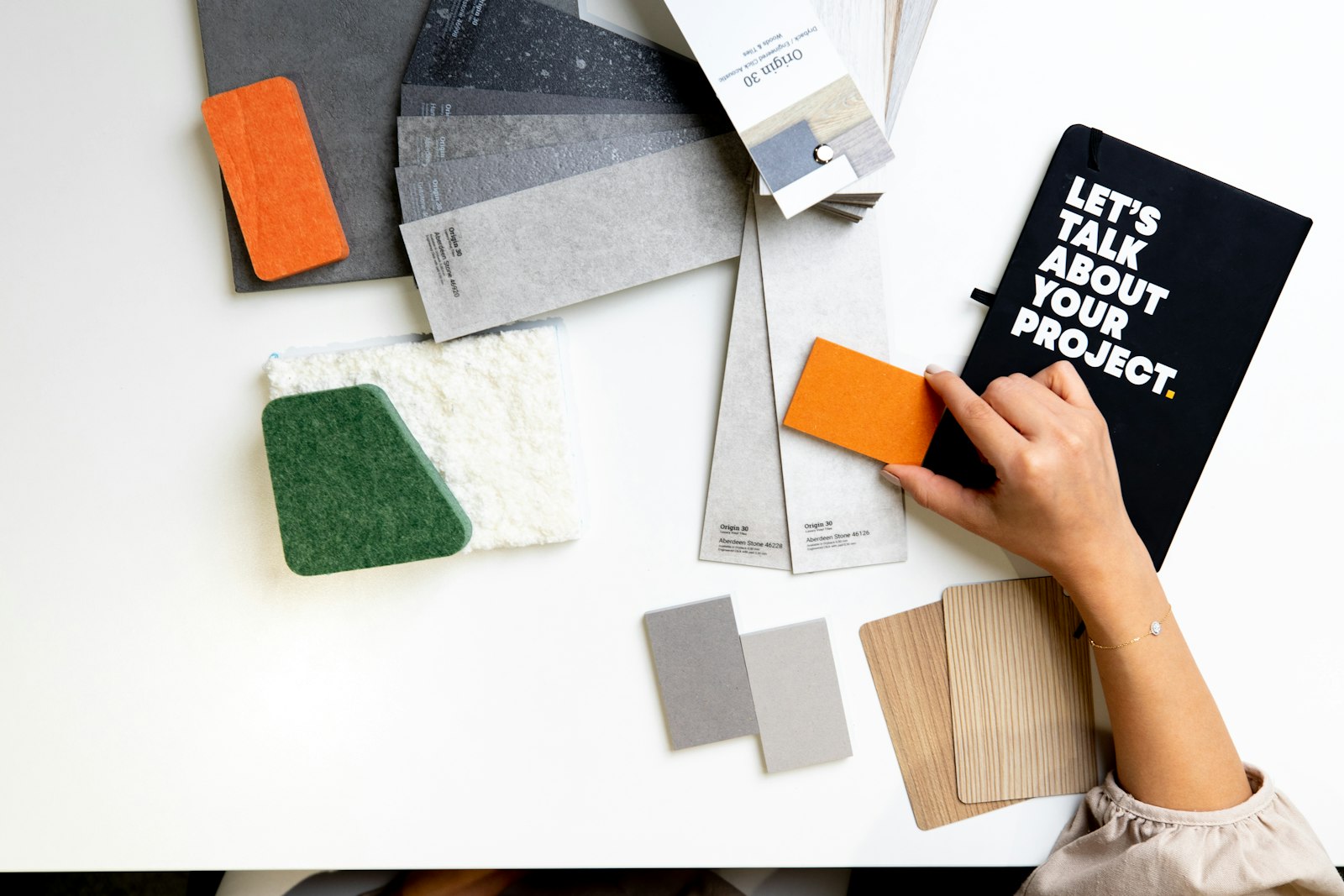 Materiaalstalen voor een interieurmoodboard