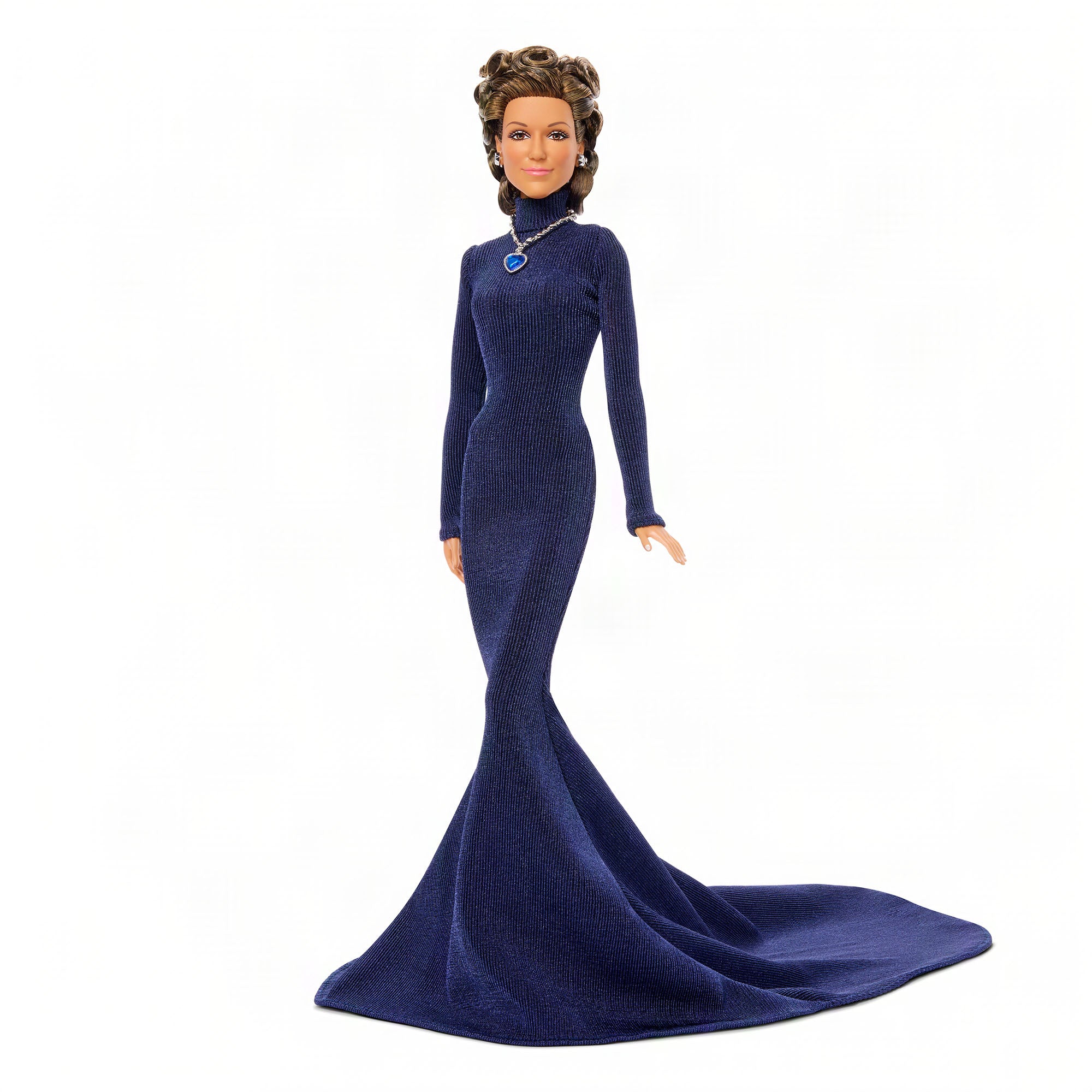 De Céline Dion Barbie in een lange donkerblauwe jurk met sleep en de ketting Heart of the Ocean