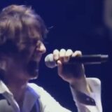 Koen Wauters van Clouseau zingt live op het podium
