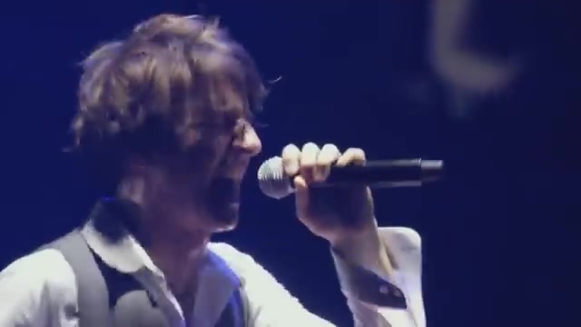 Koen Wauters van Clouseau zingt live op het podium
