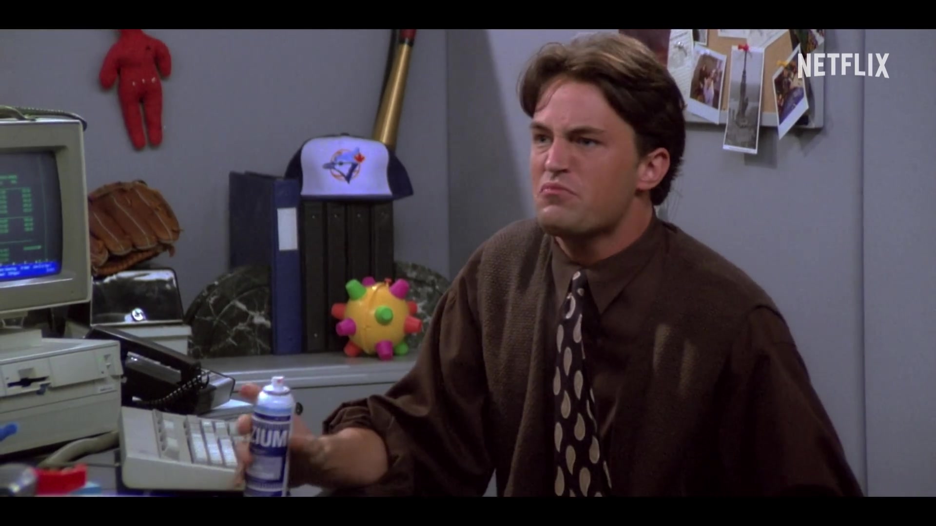Matthew Perry als Chandler Bing in een fragment uit de trailer van The One About Matthew Perry