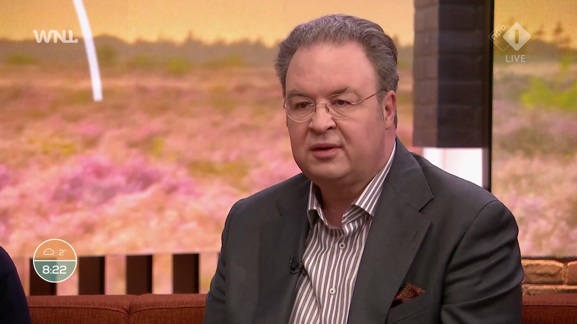Sven Kockelmann aan tafel in een ochtendprogramma van WNL