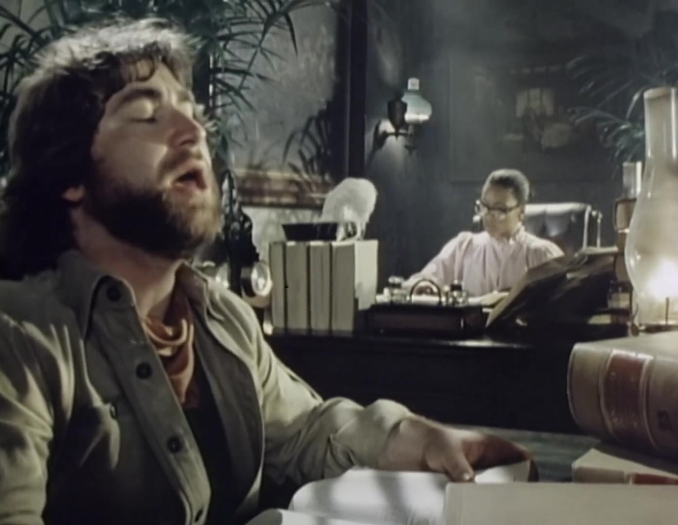 Scène uit de officiële videoclip van Africa van TOTO uit 1982