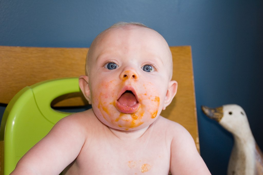 ZO LAAT JE KINDEREN SMULLEN VAN ETEN “Insert Here” (CC BY-SA 2.0) by abardwell