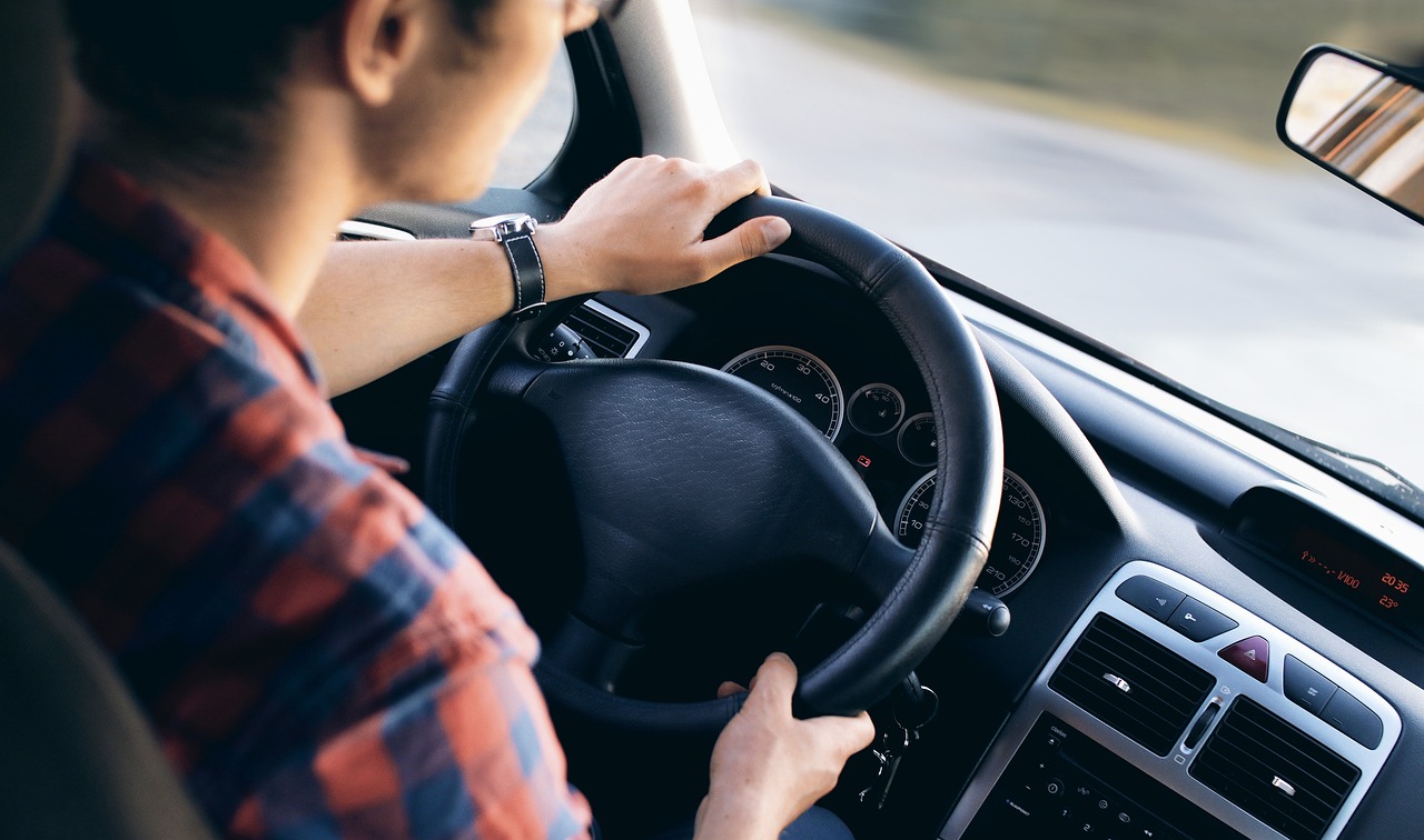 Zo rijd jij milieuvriendelijk tijdens je eerste rijles