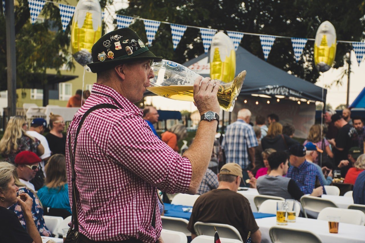 Creatieve feestoutfit ideeën voor de komende feestdagen